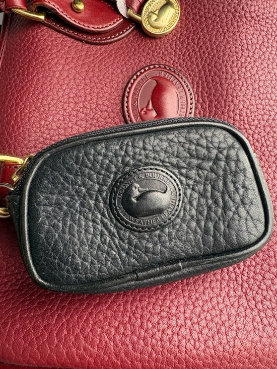 Dooney & Bourke Handbags - Dooney & Bourke awl black leather Key Caddy Chain Coin Purse zip wallet